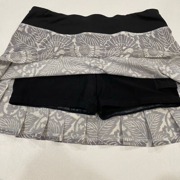 Lululemon Pace Setter Skirt Gray Floral Print Size 4 Running Athletic Skort - Picture 4 of 7